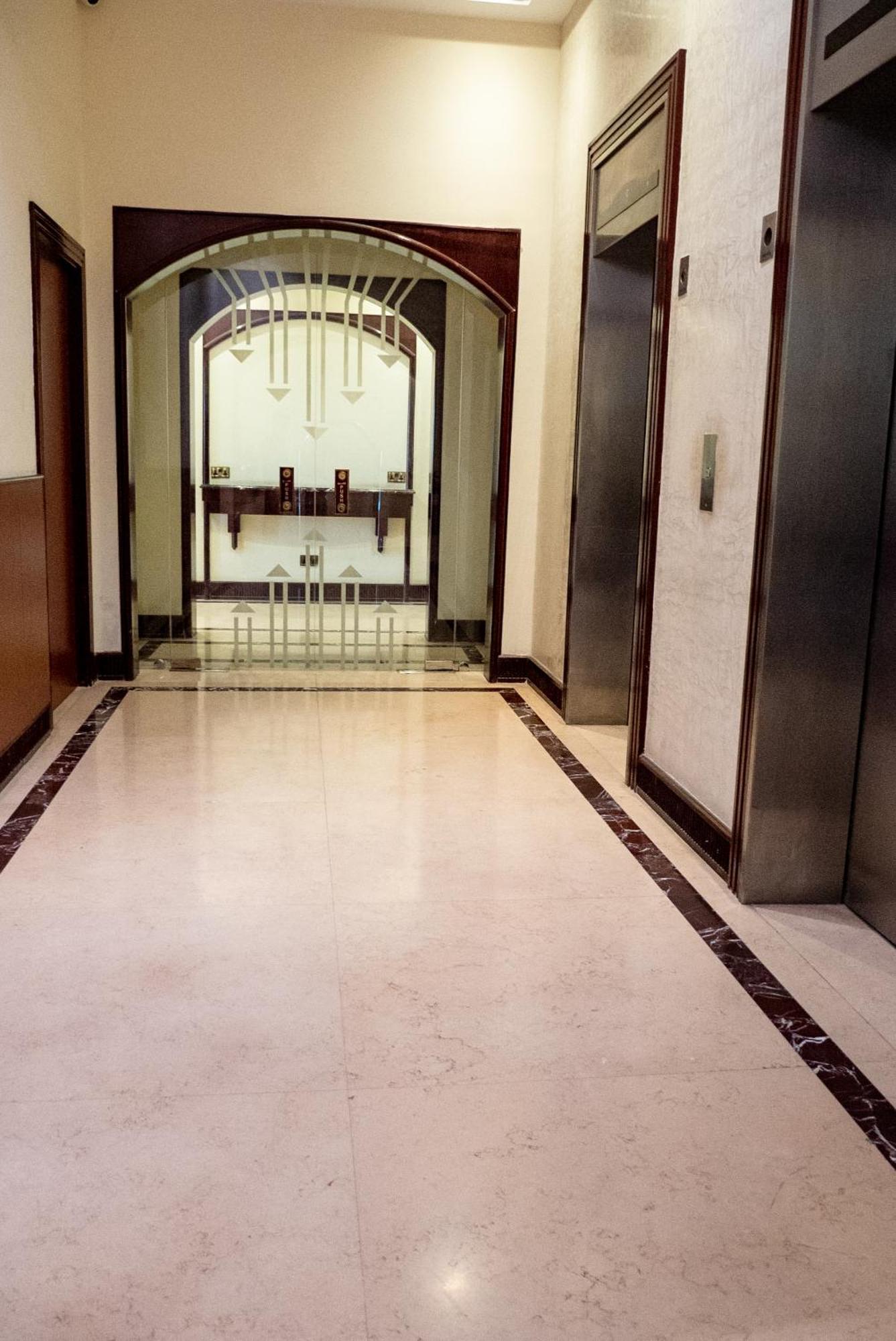 Excelsior Luxury Apartments Manama Exteriör bild